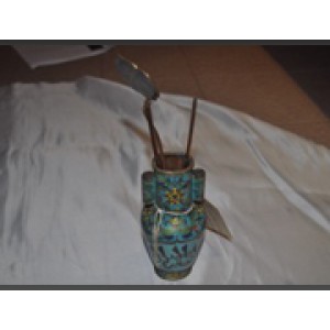 Ketur Kecil Berisi 2 Pengepit Kemenyan dan 1 Pengaup Bara