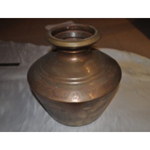 Bekas Air Tembaga Berbunga Timbul