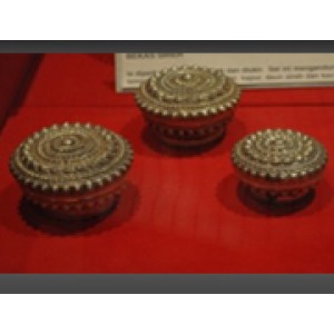 Cembul Perak Berukir